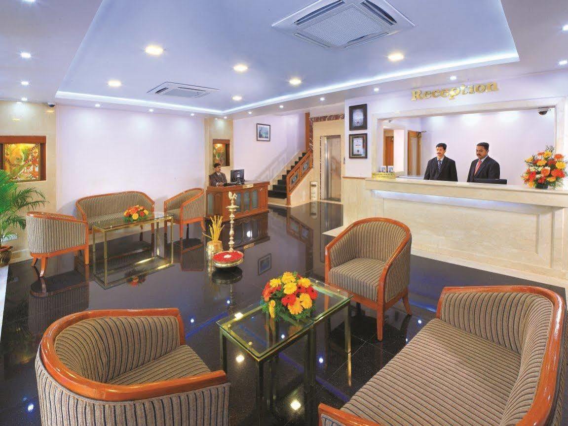 Hotel Excellency Kochi Exterior foto